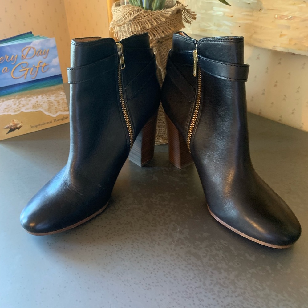 COACH, Like New all Leather Tulah, BLACK boots. Side zips with YKK zippers. - Picture 3 of 11